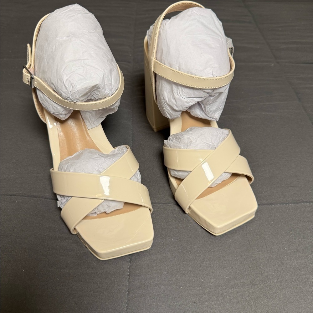 MIA Cream Patent Strappy Block Heel Sandals Size 10 NWT